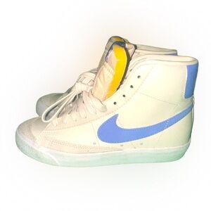 NWT White and blue Nike High-Top blazers no 📦 size 6